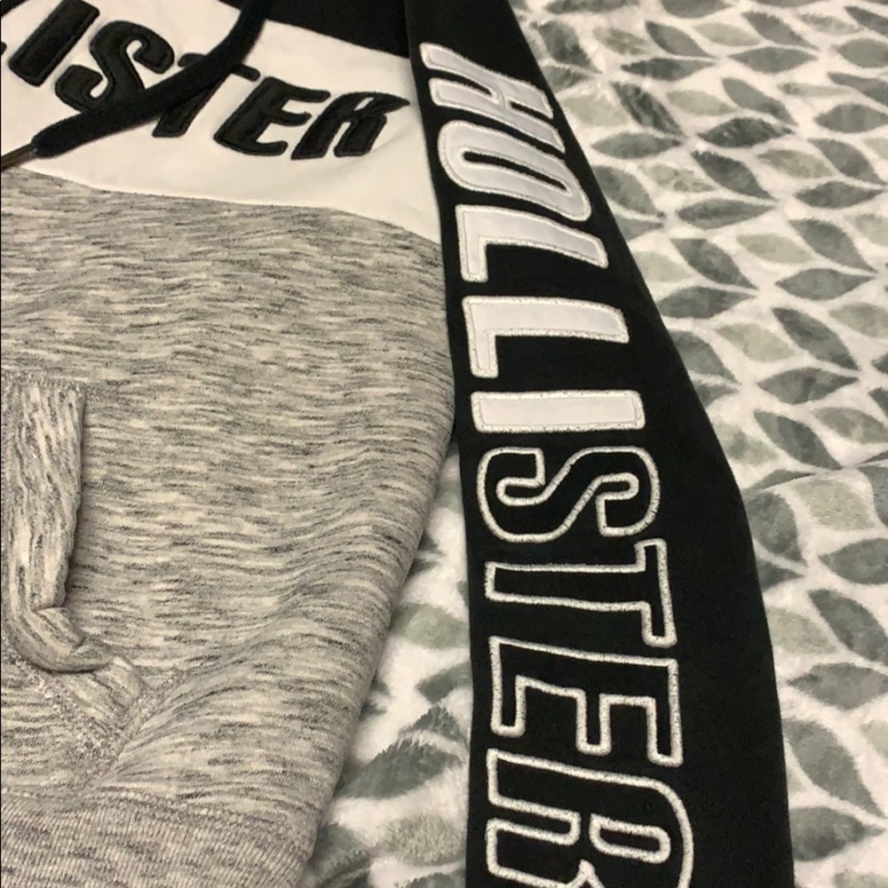 Sweatshirt - Picture 2 of 3
